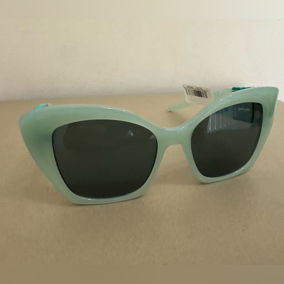 New Givenchy Liquid 4G Square Sunglasses. $440 GV40096U - Picture 1 of 8